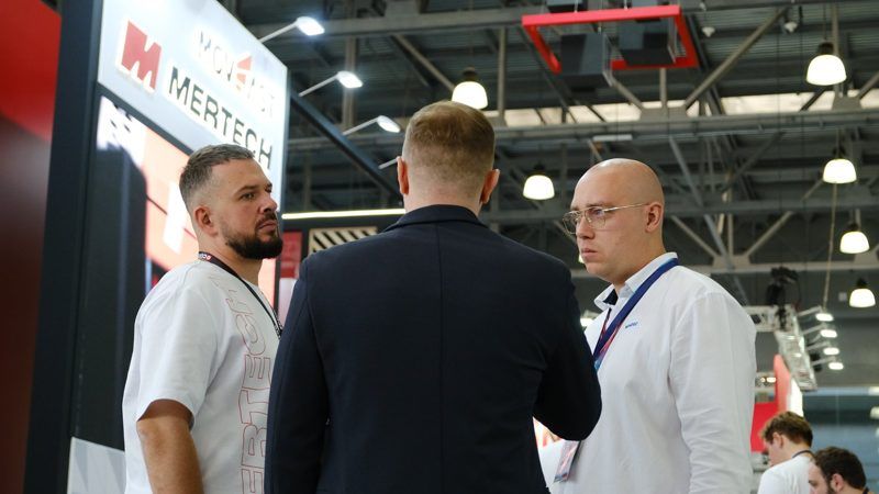 MERTECH managers advising a customer