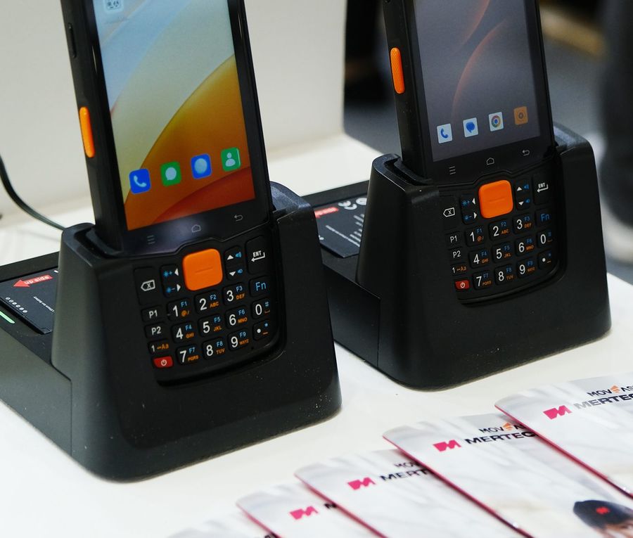 MERTECH MovFast mobile computers in charging cradles